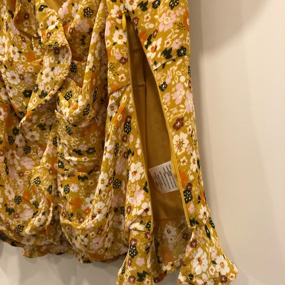 XS floral blouse from Astr The Label. - Picture 6 of 7